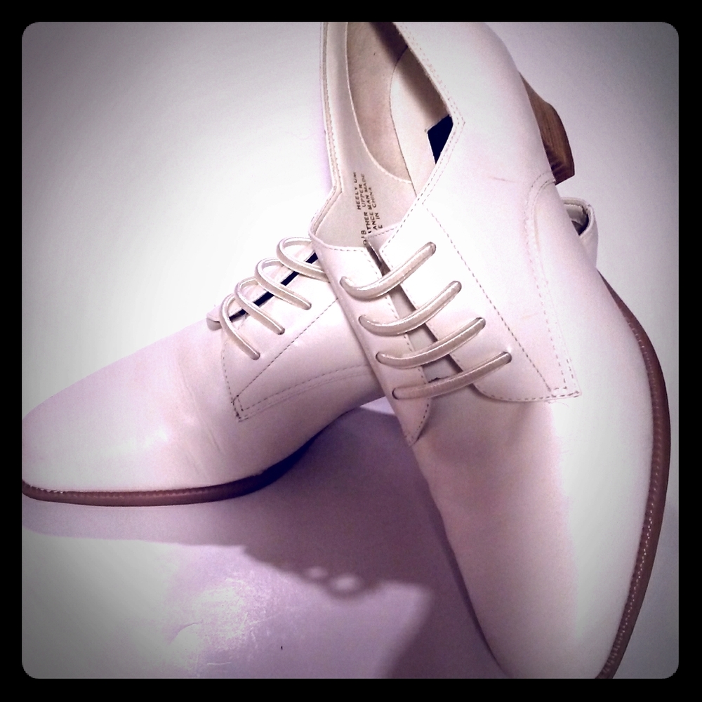 Aerosole Wht Lthr Boots Heels 2.25" Wm 9.5 B NWOT